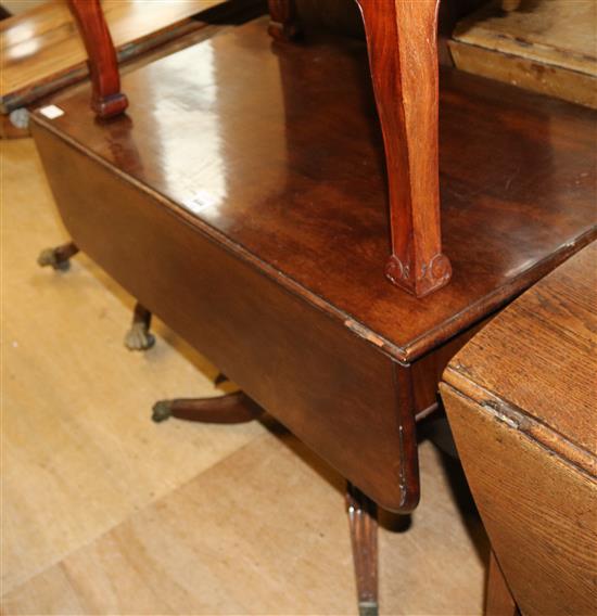 Georgian mahogany Pembroke table(-)